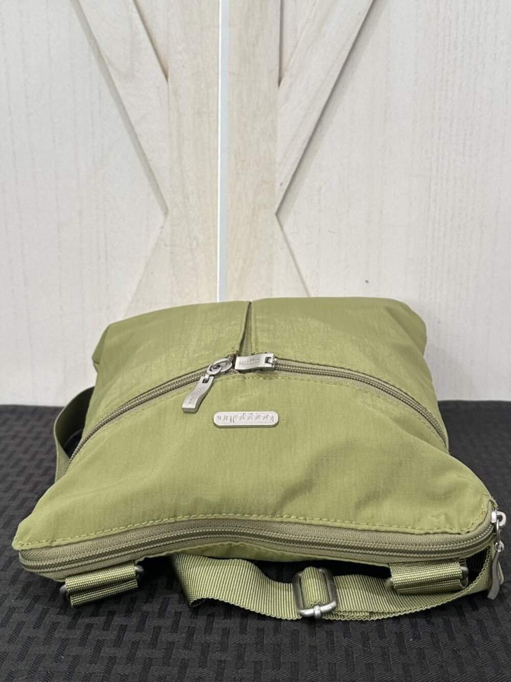 Baggallini Horizon Lightweight Nylon Crossbody Bag in Olive - Picture 6 of 8